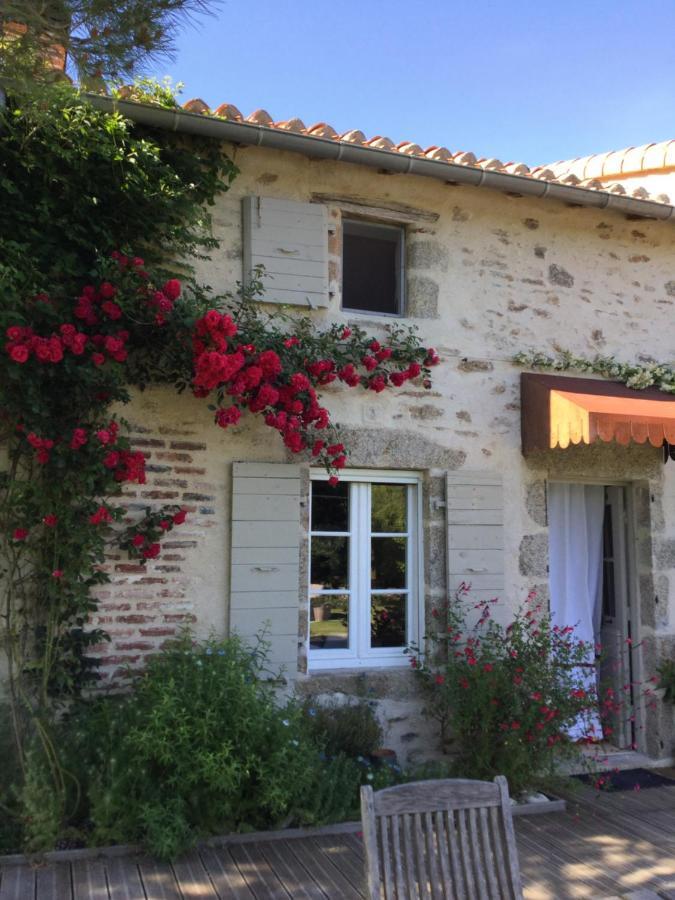 Les Epis Du Vent Bed and Breakfast Adilly Eksteriør billede