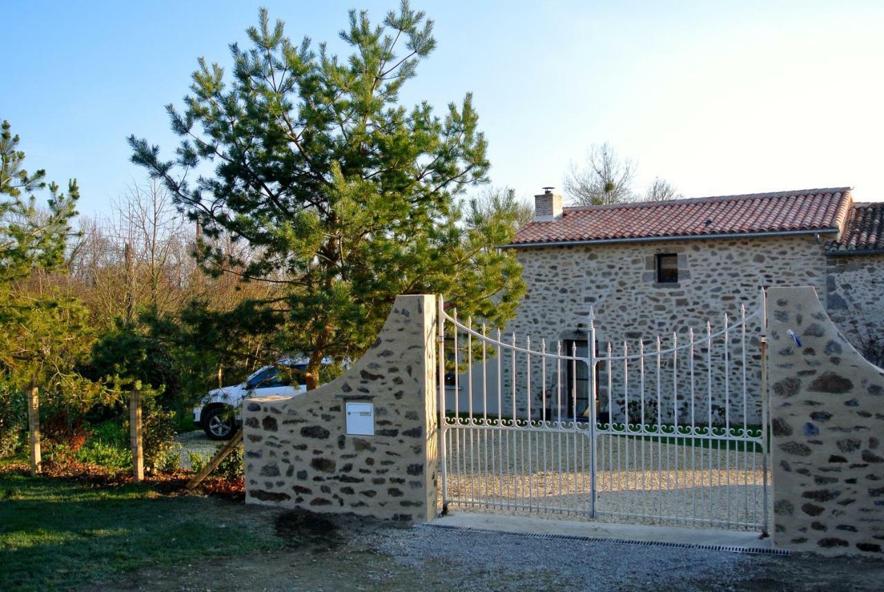 Les Epis Du Vent Bed and Breakfast Adilly Eksteriør billede