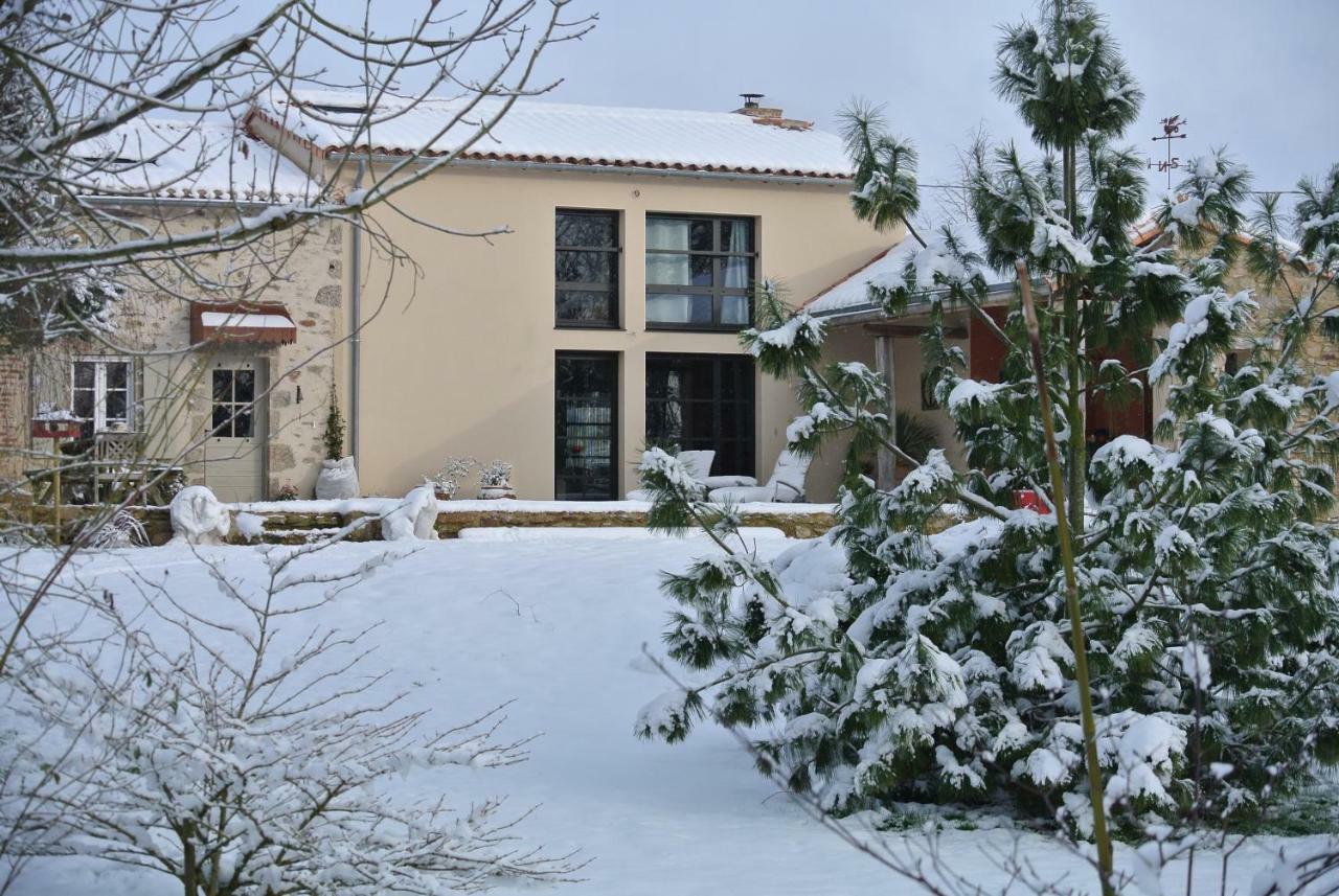 Les Epis Du Vent Bed and Breakfast Adilly Eksteriør billede